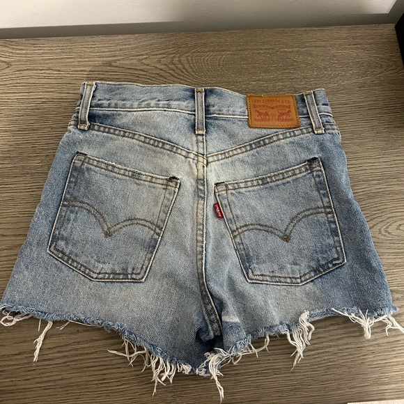 Levi’s distressed shorts - Picture 2 of 2